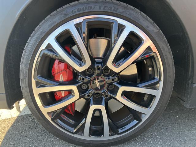 ＭＩＮＩ ＪＣＷ　プレミアムプラスパッケージ　ＪＣＷトリム　禁煙車　ＨＤＤナビ　ＡＣＣ　バックカメラ　衝突軽減ブレーキ　前車接近警告　パドルシフト　障害物センサー　シートヒーター　パーキングアシスト　ドライブモード　ＬＥＤヘッドライト（18枚目）