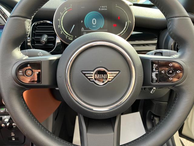 ＭＩＮＩ クーパーＳ　コンバーチブル　クラシック・トリム　禁煙車　モルトブラウンレザー　シートヒーター　衝突軽減ブレーキ　前車接近警告　アップルカープレイ　バックカメラ　スマートキー　ドライブモード　ＬＥＤヘッドライト　ＭＴモード付ＡＴ（10枚目）