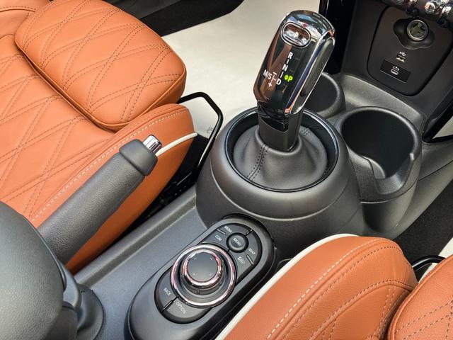 ＭＩＮＩ クーパーＳ　コンバーチブル　クラシック・トリム　禁煙車　モルトブラウンレザー　シートヒーター　衝突軽減ブレーキ　前車接近警告　アップルカープレイ　バックカメラ　スマートキー　ドライブモード　ＬＥＤヘッドライト　ＭＴモード付ＡＴ（13枚目）
