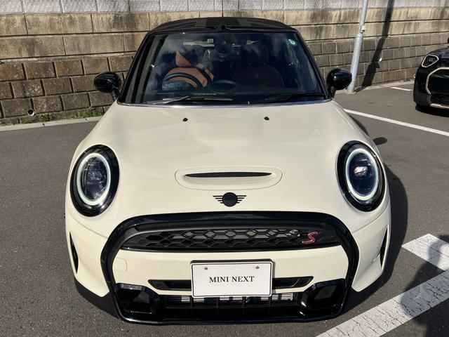 ＭＩＮＩ クーパーＳ　コンバーチブル　クラシック・トリム　禁煙車　モルトブラウンレザー　シートヒーター　衝突軽減ブレーキ　前車接近警告　アップルカープレイ　バックカメラ　スマートキー　ドライブモード　ＬＥＤヘッドライト　ＭＴモード付ＡＴ（18枚目）