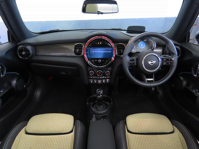 MINI クーパーS コンバーチブル レゾリュートエディション 禁煙車 衝突軽減ブレーキ 前車接近警告 パーキングアシスト アップルカープレイ バックカメラ スマートキー ETC2.0 シートヒーター LEDヘッドライト ドライブモード(7枚目)