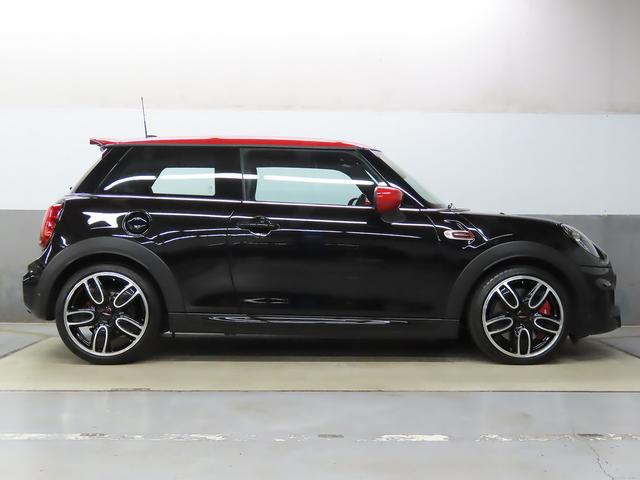 ＭＩＮＩ ジョンクーパーワークス　禁煙車　ＡＣＣ　衝突軽減ブレーキ　前車接近警告　パドルシフト　ヘッドアップディスプレイ　ＨＤＤナビ　バックカメラ　シートヒーター　パーキングアシスト（23枚目）