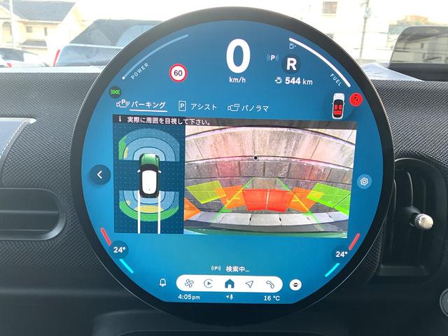 ＭＩＮＩ クーパーＣ　クラシック・トリム　禁煙車　クラッシックトリム　純正ナビ　ステアリングヒーター　事故回避ステアリング　パーキングアシスト　ＥＴＣ２．０　有機ＥＬセンターディスプレイ　ヘッドアップディスプレイ（12枚目）