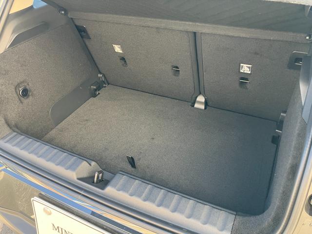 ＭＩＮＩ エースマンＥ　クラシック・トリム　禁煙車　衝突軽減ブレーキ　前車接近警告　ドライビングアシスト　パーキングアシスト　ＭＩＮＩナビゲーションシステム　パノラマビュー　ＬＥＤヘッドライト　ＥＴＣ２．０（5枚目）