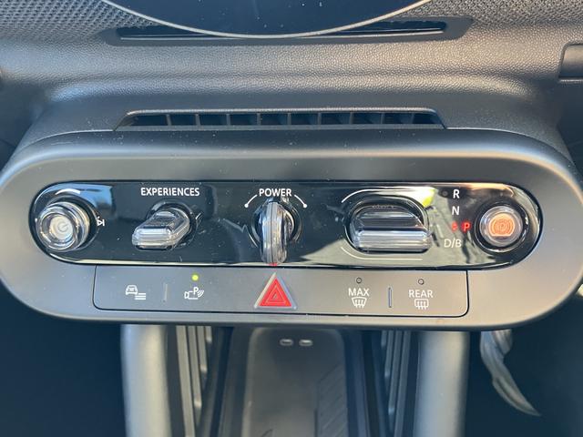 ＭＩＮＩ エースマンＥ　クラシック・トリム　禁煙車　衝突軽減ブレーキ　前車接近警告　ドライビングアシスト　パーキングアシスト　ＭＩＮＩナビゲーションシステム　パノラマビュー　ＬＥＤヘッドライト　ＥＴＣ２．０（12枚目）