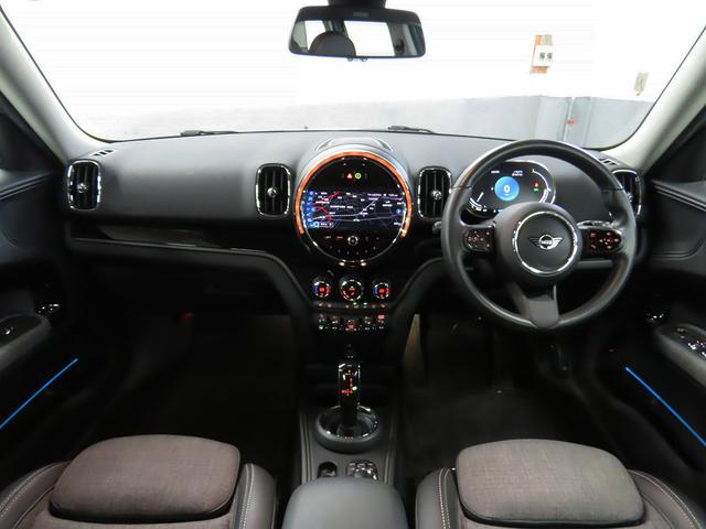 ＭＩＮＩ クーパＤクロスオバオル４プレミアム＋Ｐクラシクトリム　禁煙車　ＡＣＣ　衝突軽減ブレーキ　前車接近警告　ＨＤＤナビ　バックカメラ　シートヒーター　パーキングアシスト　ＥＴＣ２．０　スマートキー　ドライブモード（4枚目）