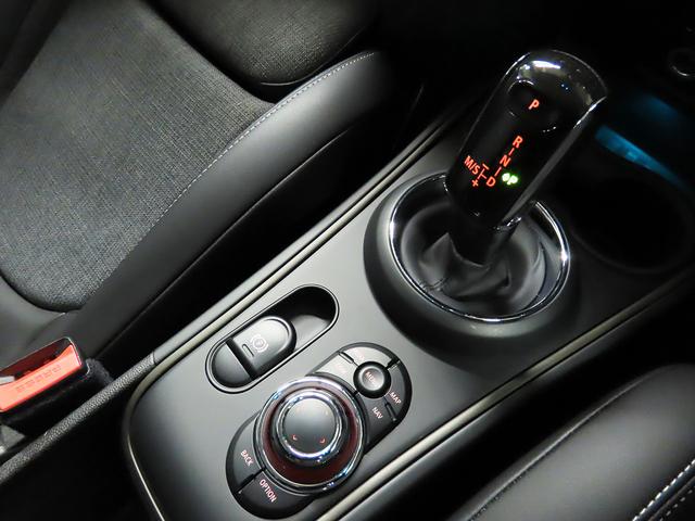 ＭＩＮＩ クーパＤクロスオバオル４プレミアム＋Ｐクラシクトリム　禁煙車　ＡＣＣ　衝突軽減ブレーキ　前車接近警告　ＨＤＤナビ　バックカメラ　シートヒーター　パーキングアシスト　ＥＴＣ２．０　スマートキー　ドライブモード（9枚目）