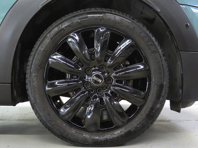 ＭＩＮＩ クーパＤクロスオバオル４プレミアム＋Ｐクラシクトリム　禁煙車　ＡＣＣ　衝突軽減ブレーキ　前車接近警告　ＨＤＤナビ　バックカメラ　シートヒーター　パーキングアシスト　ＥＴＣ２．０　スマートキー　ドライブモード（13枚目）