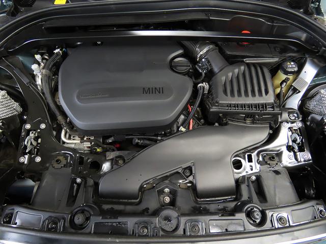 ＭＩＮＩ クーパＤクロスオバオル４プレミアム＋Ｐクラシクトリム　禁煙車　ＡＣＣ　衝突軽減ブレーキ　前車接近警告　ＨＤＤナビ　バックカメラ　シートヒーター　パーキングアシスト　ＥＴＣ２．０　スマートキー　ドライブモード（17枚目）