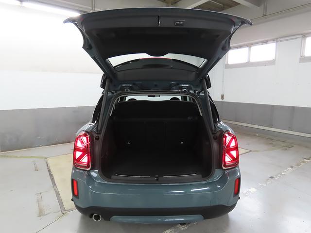 ＭＩＮＩ クーパＤクロスオバオル４プレミアム＋Ｐクラシクトリム　禁煙車　ＡＣＣ　衝突軽減ブレーキ　前車接近警告　ＨＤＤナビ　バックカメラ　シートヒーター　パーキングアシスト　ＥＴＣ２．０　スマートキー　ドライブモード（21枚目）
