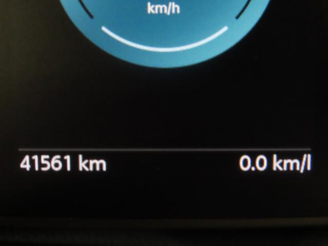 ＭＩＮＩ クーパー　レゾリュート・エディション　禁煙車　黒革シート　シートヒーター　衝突軽減ブレーキ　前車接近警告　パーキングアシスト　アップルカープレイ　バックカメラ　ドライブモード　ヘッドアップディスプレイ（5枚目）