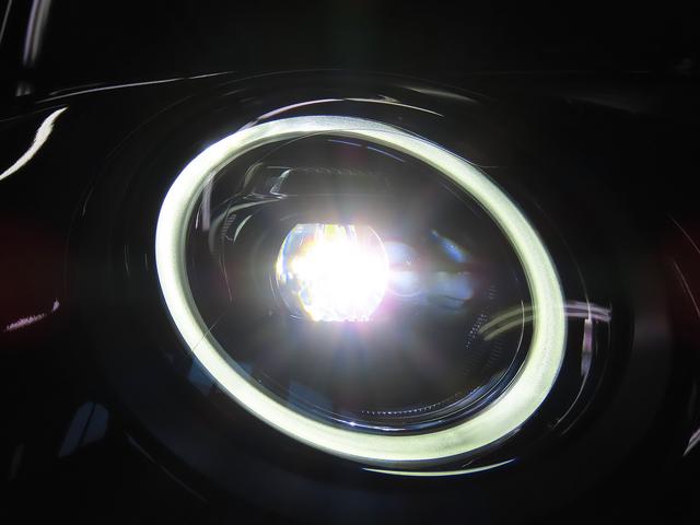 ＭＩＮＩ クーパー　レゾリュート・エディション　禁煙車　黒革シート　シートヒーター　衝突軽減ブレーキ　前車接近警告　パーキングアシスト　アップルカープレイ　バックカメラ　ドライブモード　ヘッドアップディスプレイ（16枚目）