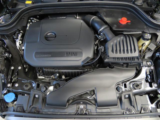 ＭＩＮＩ クーパー　レゾリュート・エディション　禁煙車　黒革シート　シートヒーター　衝突軽減ブレーキ　前車接近警告　パーキングアシスト　アップルカープレイ　バックカメラ　ドライブモード　ヘッドアップディスプレイ（17枚目）