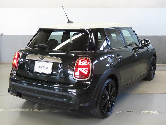 ＭＩＮＩ クーパー　レゾリュート・エディション　禁煙車　黒革シート　シートヒーター　衝突軽減ブレーキ　前車接近警告　パーキングアシスト　アップルカープレイ　バックカメラ　ドライブモード　ヘッドアップディスプレイ（27枚目）