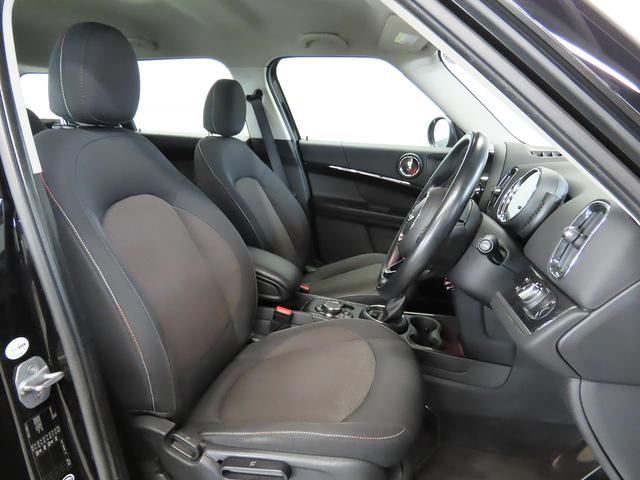 ＭＩＮＩ クーパーＤ　クロスオーバー　禁煙車　ＡＣＣ　衝突軽減ブレーキ　前車接近警告　ＨＤＤナビ　バックカメラ　電動リヤゲート　スマートキー　ＥＴＣ２．０　ＬＥＤヘッドライト　ＭＴモード付ＡＴ（2枚目）