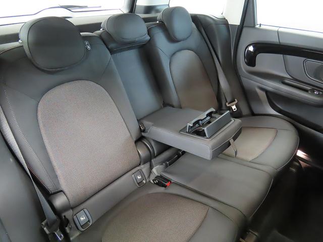 ＭＩＮＩ クーパーＤ　クロスオーバー　禁煙車　ＡＣＣ　衝突軽減ブレーキ　前車接近警告　ＨＤＤナビ　バックカメラ　電動リヤゲート　スマートキー　ＥＴＣ２．０　ＬＥＤヘッドライト　ＭＴモード付ＡＴ（3枚目）