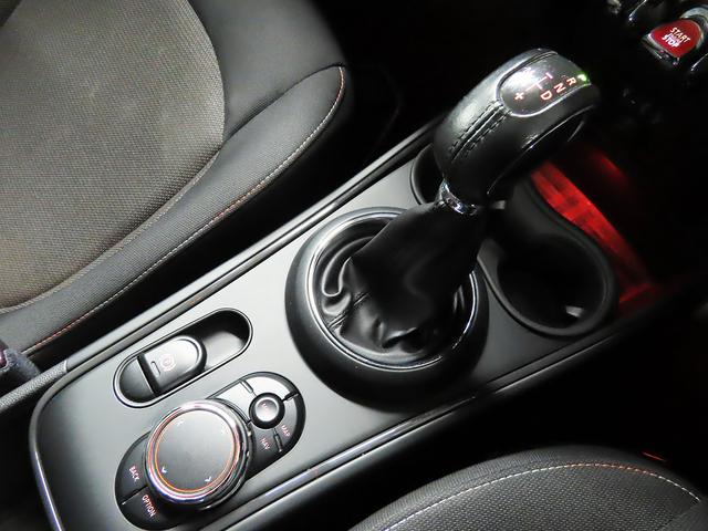 ＭＩＮＩ クーパーＤ　クロスオーバー　禁煙車　ＡＣＣ　衝突軽減ブレーキ　前車接近警告　ＨＤＤナビ　バックカメラ　電動リヤゲート　スマートキー　ＥＴＣ２．０　ＬＥＤヘッドライト　ＭＴモード付ＡＴ（9枚目）