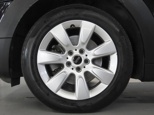 ＭＩＮＩ クーパーＤ　クロスオーバー　禁煙車　ＡＣＣ　衝突軽減ブレーキ　前車接近警告　ＨＤＤナビ　バックカメラ　電動リヤゲート　スマートキー　ＥＴＣ２．０　ＬＥＤヘッドライト　ＭＴモード付ＡＴ（11枚目）
