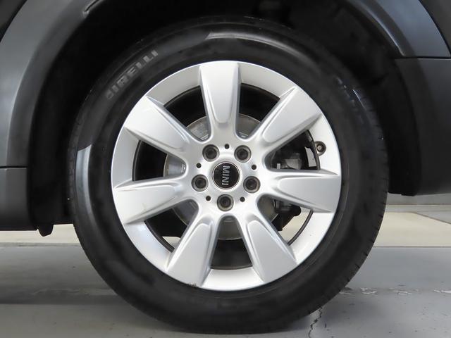 ＭＩＮＩ クーパーＤ　クロスオーバー　禁煙車　ＡＣＣ　衝突軽減ブレーキ　前車接近警告　ＨＤＤナビ　バックカメラ　電動リヤゲート　スマートキー　ＥＴＣ２．０　ＬＥＤヘッドライト　ＭＴモード付ＡＴ（12枚目）