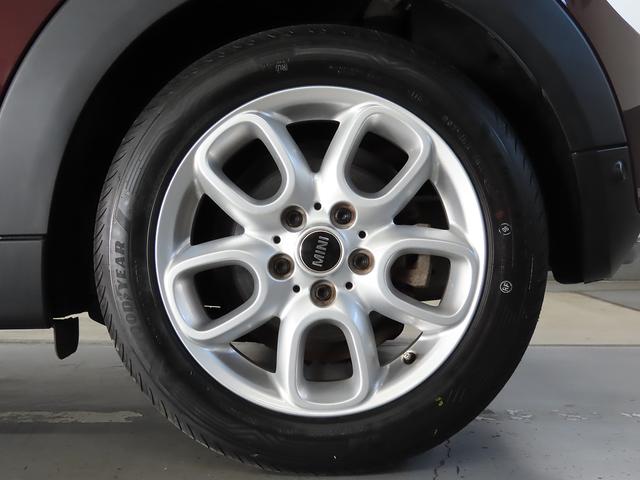 ＭＩＮＩ クーパー　バーガンディー　エディション　禁煙車　ＡＣＣ　衝突軽減ブレーキ　前車接近警告　障害物センサー　パーキングアシスト　ＨＤＤナビ　バックカメラ　スマートキー　ＬＥＤヘッドライト　ＭＴモード付ＡＴ（12枚目）