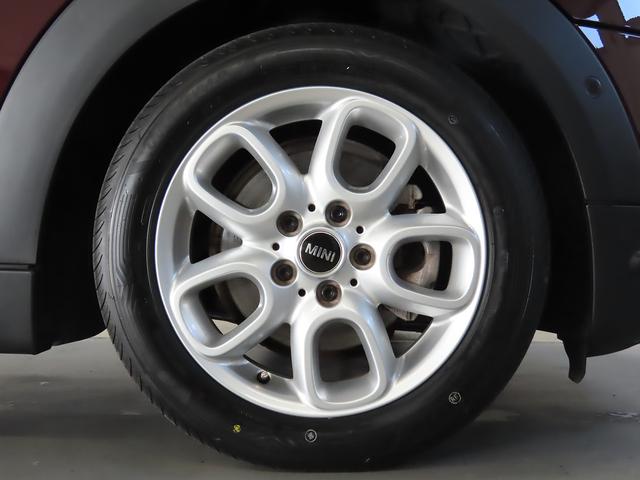 ＭＩＮＩ クーパー　バーガンディー　エディション　禁煙車　ＡＣＣ　衝突軽減ブレーキ　前車接近警告　障害物センサー　パーキングアシスト　ＨＤＤナビ　バックカメラ　スマートキー　ＬＥＤヘッドライト　ＭＴモード付ＡＴ（13枚目）