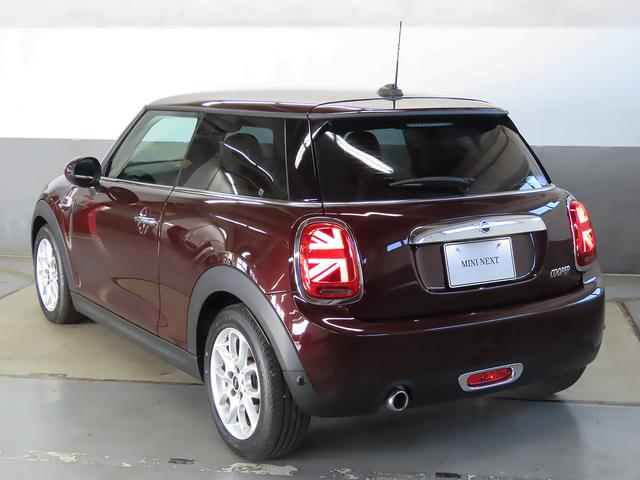 ＭＩＮＩ クーパー　バーガンディー　エディション　禁煙車　ＡＣＣ　衝突軽減ブレーキ　前車接近警告　障害物センサー　パーキングアシスト　ＨＤＤナビ　バックカメラ　スマートキー　ＬＥＤヘッドライト　ＭＴモード付ＡＴ（25枚目）