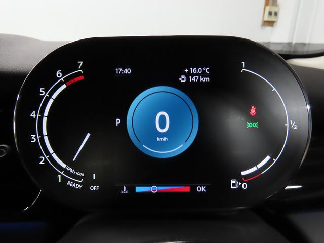 ＭＩＮＩ クーパーＳ　クラシック・トリム　禁煙車　衝突軽減ブレーキ　前車接近警告　ＨＤＤナビ　バックカメラ　シートヒーター　パーキングアシスト　スマートキー　障害物センサー　ドライブモード　ＬＥＤヘッドライト　ＭＴモード付ＡＴ（6枚目）