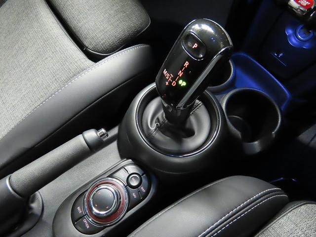 ＭＩＮＩ クーパーＳ　クラシック・トリム　禁煙車　衝突軽減ブレーキ　前車接近警告　ＨＤＤナビ　バックカメラ　シートヒーター　パーキングアシスト　スマートキー　障害物センサー　ドライブモード　ＬＥＤヘッドライト　ＭＴモード付ＡＴ（9枚目）