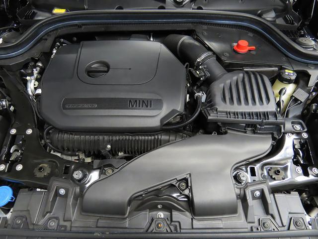 ＭＩＮＩ クーパーＳ　クラシック・トリム　禁煙車　衝突軽減ブレーキ　前車接近警告　ＨＤＤナビ　バックカメラ　シートヒーター　パーキングアシスト　スマートキー　障害物センサー　ドライブモード　ＬＥＤヘッドライト　ＭＴモード付ＡＴ（17枚目）