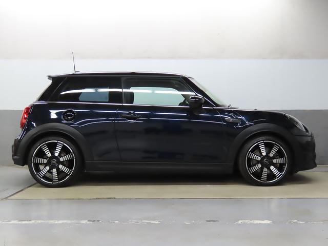 ＭＩＮＩ クーパーＳ　クラシック・トリム　禁煙車　衝突軽減ブレーキ　前車接近警告　ＨＤＤナビ　バックカメラ　シートヒーター　パーキングアシスト　スマートキー　障害物センサー　ドライブモード　ＬＥＤヘッドライト　ＭＴモード付ＡＴ（22枚目）