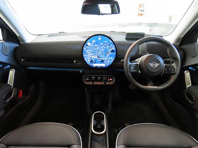 MINI エースマンSE クラシック・トリム 禁煙車 ACC 衝突軽減ブレーキ 前車接近警告 障害物センサー MINIナビゲーション 全周囲カメラ シートヒーター ステアリングヒーター パーキングアシスト ドライブモード(4枚目)