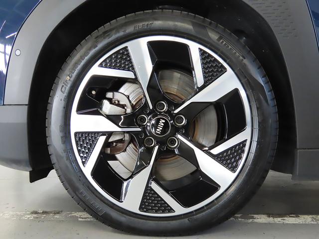 MINI エースマンSE クラシック・トリム 禁煙車 ACC 衝突軽減ブレーキ 前車接近警告 障害物センサー MINIナビゲーション 全周囲カメラ シートヒーター ステアリングヒーター パーキングアシスト ドライブモード(11枚目)