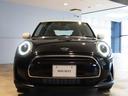 ＭＩＮＩ クーパーＤプレミアムプラスパッケージクラシックトリム　禁煙車　衝突軽減ブレーキ　前車接近警告　アップルカープレイ　バックカメラ　シートヒーター　スマートキー　ＭＴモード付ＡＴ　ＬＥＤヘッドライト（2枚目）