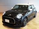 ＭＩＮＩ クーパーＤプレミアムプラスパッケージクラシックトリム　禁煙車　衝突軽減ブレーキ　前車接近警告　アップルカープレイ　バックカメラ　シートヒーター　スマートキー　ＭＴモード付ＡＴ　ＬＥＤヘッドライト（5枚目）