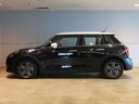 ＭＩＮＩ クーパーＤプレミアムプラスパッケージクラシックトリム　禁煙車　衝突軽減ブレーキ　前車接近警告　アップルカープレイ　バックカメラ　シートヒーター　スマートキー　ＭＴモード付ＡＴ　ＬＥＤヘッドライト（6枚目）