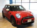 クーパー　プレミアムプラスパッケージクラシックトリム　禁煙車　衝突軽減ブレーキ　前車接近警告　アップルカープレイ　バックカメラ　ヘッドアップディスプレイ　パーキングアシスト　シートヒーター　障害物センサー　スマートキー　ドライブモード（27枚目）