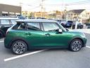 ＭＩＮＩ クーパーＣ　クラシック・トリム　禁煙車　クラッシックトリム　純正ナビ　ステアリングヒーター　事故回避ステアリング　パーキングアシスト　ＥＴＣ２．０　有機ＥＬセンターディスプレイ　ヘッドアップディスプレイ（5枚目）