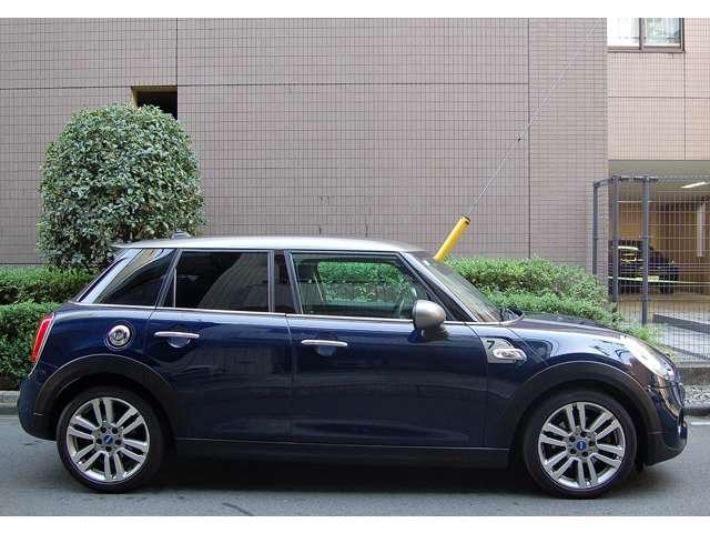 ＭＩＮＩ クーパーＳ　セブン　５ドア　特別仕様車　ワンオーナー　禁煙車　バックカメラ（8枚目）