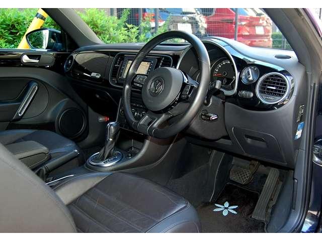 ザ・ビートル デザインレザーパッケージ　黒革・純正ナビＴＶバックカメラ　禁煙車（13枚目）