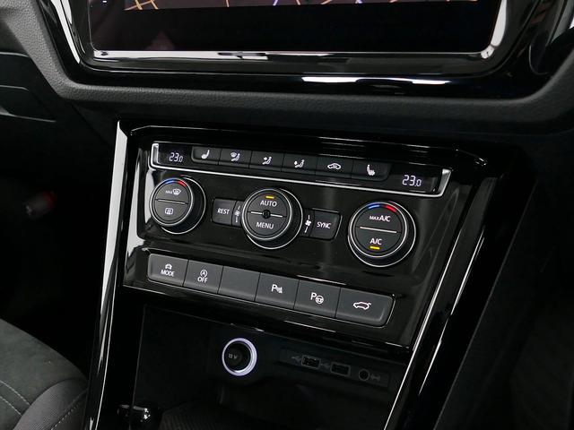ゴルフトゥーラン ＴＳＩ　ハイライン　７人乗　パワーテールゲート　フリップダウンモニター　Ｃａｒｐｌａｙ対応純正ナビ　ＣＤ／ＤＶＤ　ＥＴＣ２．０　バックカメラ　ＡＣＣ　ＬＥＤ　レーンキープ　シートヒーター　　　ＣＰＯ認定中古車（40枚目）