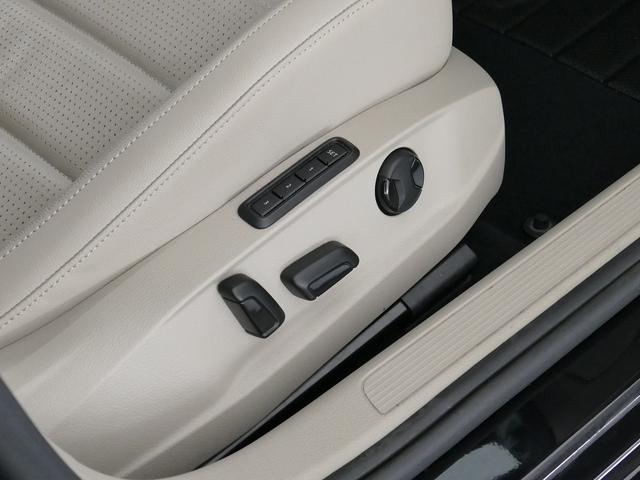 ゴルフ ＴＳＩハイライン　マイスター　７．５最終型　ベージュレザー内装　Ｄｙｎａｕｄｉｏプレミアムサウンド　液晶メーター　ドラレコ　Ｃａｒｐｌａｙ対応純正ナビ　地デジ　ＣＤ／ＤＶＤ　ＥＴＣ２．０　エンブレム内蔵バックカメラＣＰＯ認定中古車（12枚目）