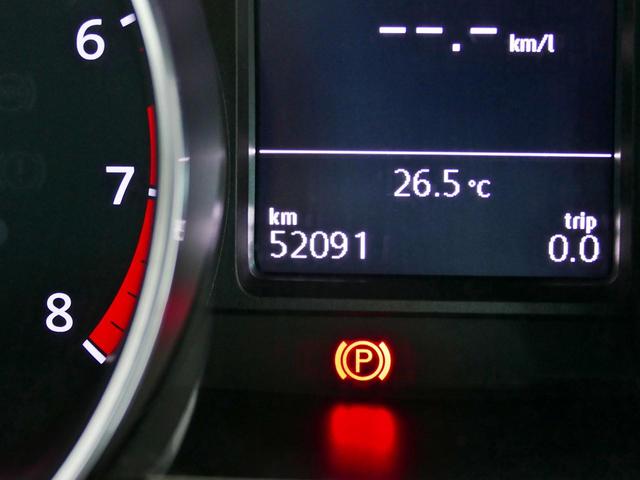 ポロ TSIコンフォートラインアップグレードパック 5ナンバー LEDヘッドライト 前後ドラレコ 純正ナビ 地デジ CD/DVD ETC2.0 バックカメラ ACC 純正15インチアルミホイール フォグランプ レザーステアリング CPO認定中古車(6枚目)