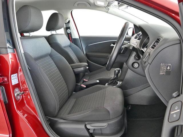 ポロ TSIコンフォートラインアップグレードパック 5ナンバー LEDヘッドライト 前後ドラレコ 純正ナビ 地デジ CD/DVD ETC2.0 バックカメラ ACC 純正15インチアルミホイール フォグランプ レザーステアリング CPO認定中古車(13枚目)