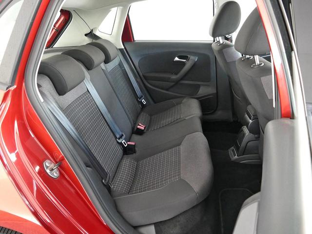 ポロ TSIコンフォートラインアップグレードパック 5ナンバー LEDヘッドライト 前後ドラレコ 純正ナビ 地デジ CD/DVD ETC2.0 バックカメラ ACC 純正15インチアルミホイール フォグランプ レザーステアリング CPO認定中古車(16枚目)