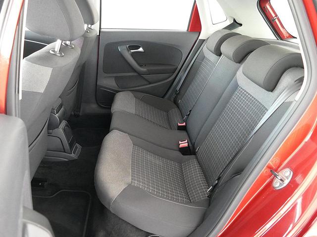 ポロ TSIコンフォートラインアップグレードパック 5ナンバー LEDヘッドライト 前後ドラレコ 純正ナビ 地デジ CD/DVD ETC2.0 バックカメラ ACC 純正15インチアルミホイール フォグランプ レザーステアリング CPO認定中古車(17枚目)