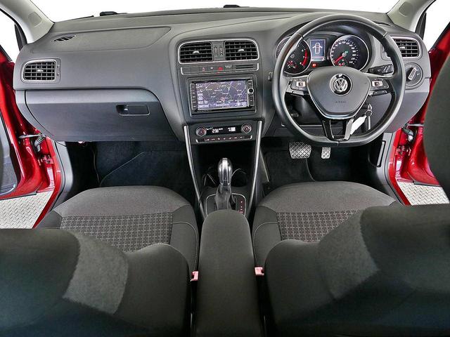 ポロ TSIコンフォートラインアップグレードパック 5ナンバー LEDヘッドライト 前後ドラレコ 純正ナビ 地デジ CD/DVD ETC2.0 バックカメラ ACC 純正15インチアルミホイール フォグランプ レザーステアリング CPO認定中古車(44枚目)