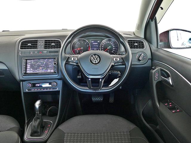 ポロ TSIコンフォートラインアップグレードパック 5ナンバー LEDヘッドライト 前後ドラレコ 純正ナビ 地デジ CD/DVD ETC2.0 バックカメラ ACC 純正15インチアルミホイール フォグランプ レザーステアリング CPO認定中古車(45枚目)