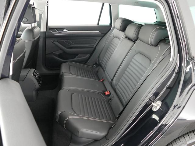 パサートヴァリアント TDIエレガンスアドバンス 登録済未使用車 パノラマスライデイングルーフ ナパレザーインテリア 液晶メーター Carplay対応純正ナビ ETC2.0 アラウンドビューカメラ前後パークセンサー IQ.Light ACC(19枚目)