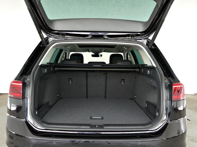 パサートヴァリアント TDIエレガンスアドバンス 登録済未使用車 パノラマスライデイングルーフ ナパレザーインテリア 液晶メーター Carplay対応純正ナビ ETC2.0 アラウンドビューカメラ前後パークセンサー IQ.Light ACC(20枚目)