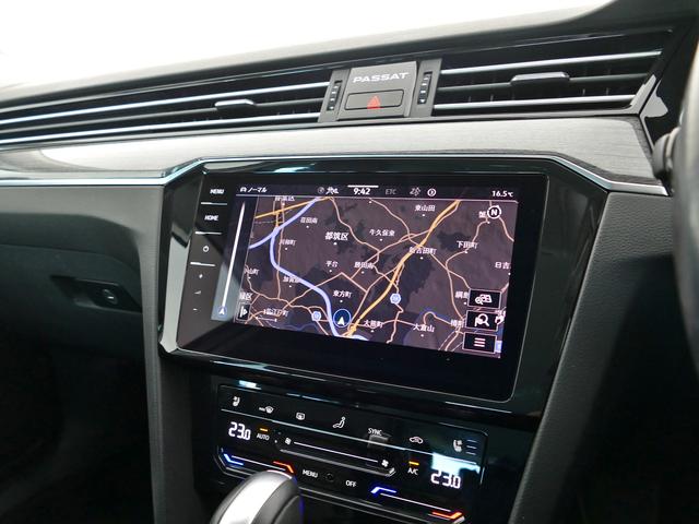 パサートヴァリアント ＴＤＩエレガンスアドバンス　後期型　黒レザーインテリア　ＩＱ．Ｌｉｇｈｔ　液晶メーター　ワイヤレスＣａｒｐｌａｙ対応純正ナビ　地デジ　ＥＴＣ２．０　アラウンドビューカメラ　電動テールゲート　純正１８ＡＷ　ＣＰＯ認定中古車（8枚目）